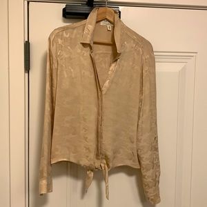 Beige camo-print crop tie buttondown